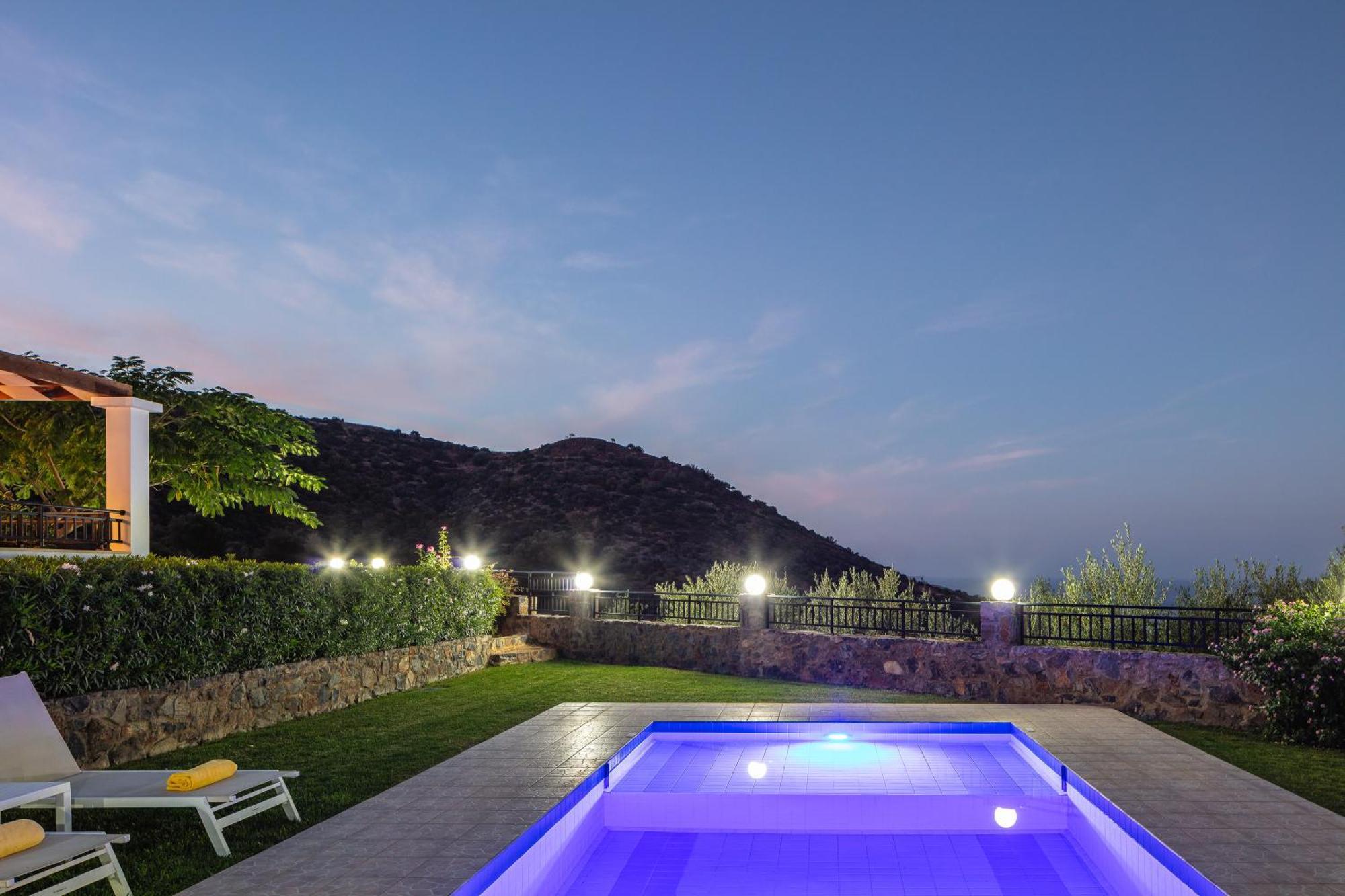 Real Dream Villas, Cretan Gems With Seaviews, By Thinkvilla Vilă