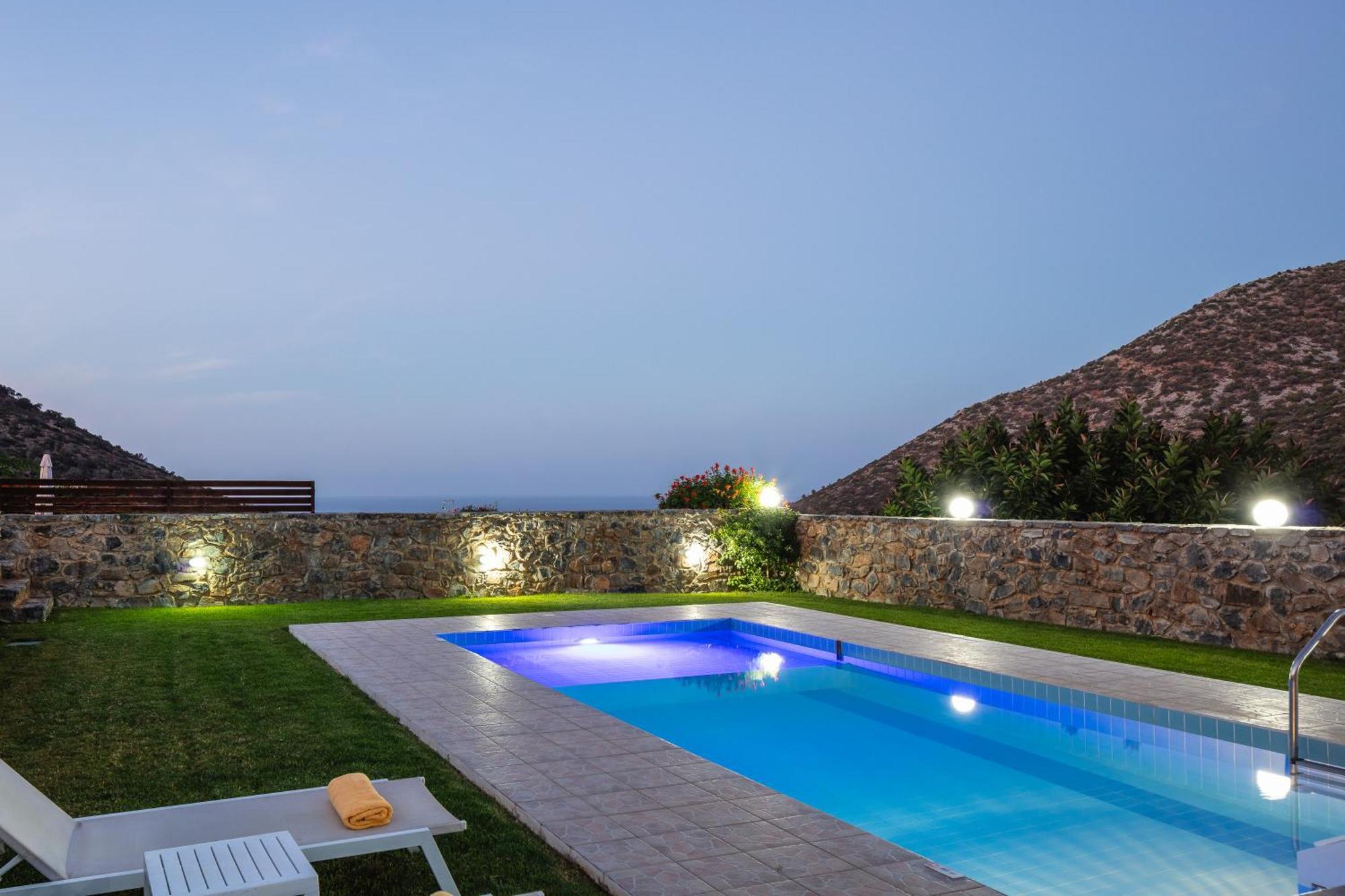 Real Dream Villas, Cretan Gems With Seaviews, By Thinkvilla * Bali (Crete)