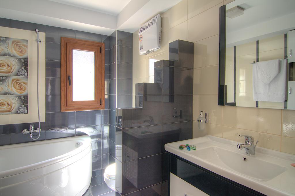 Real Dream Villas, Cretan Gems With Seaviews, By Thinkvilla Bali (Crete)