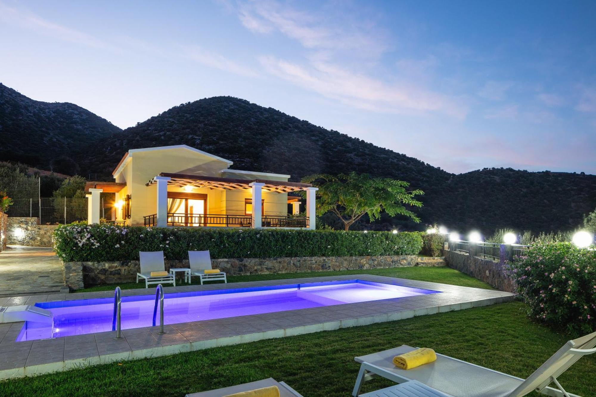 Real Dream Villas, Cretan Gems With Seaviews, By Thinkvilla Bali (Crete)